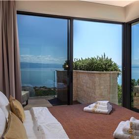 4 Bedroom Villa with Salt Water Pool, Private mini golf course and Rooftop Terrace near Opatija, Sleeps 8